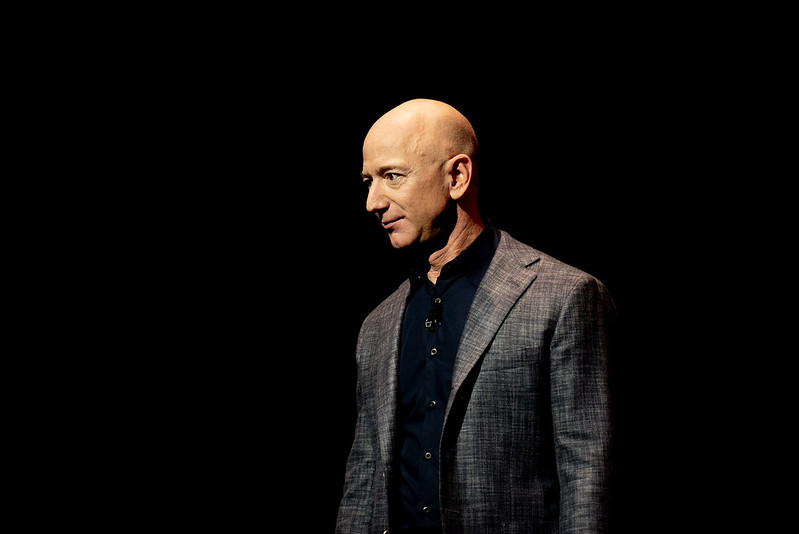 jeff bezos, amazon assicurazione spazio