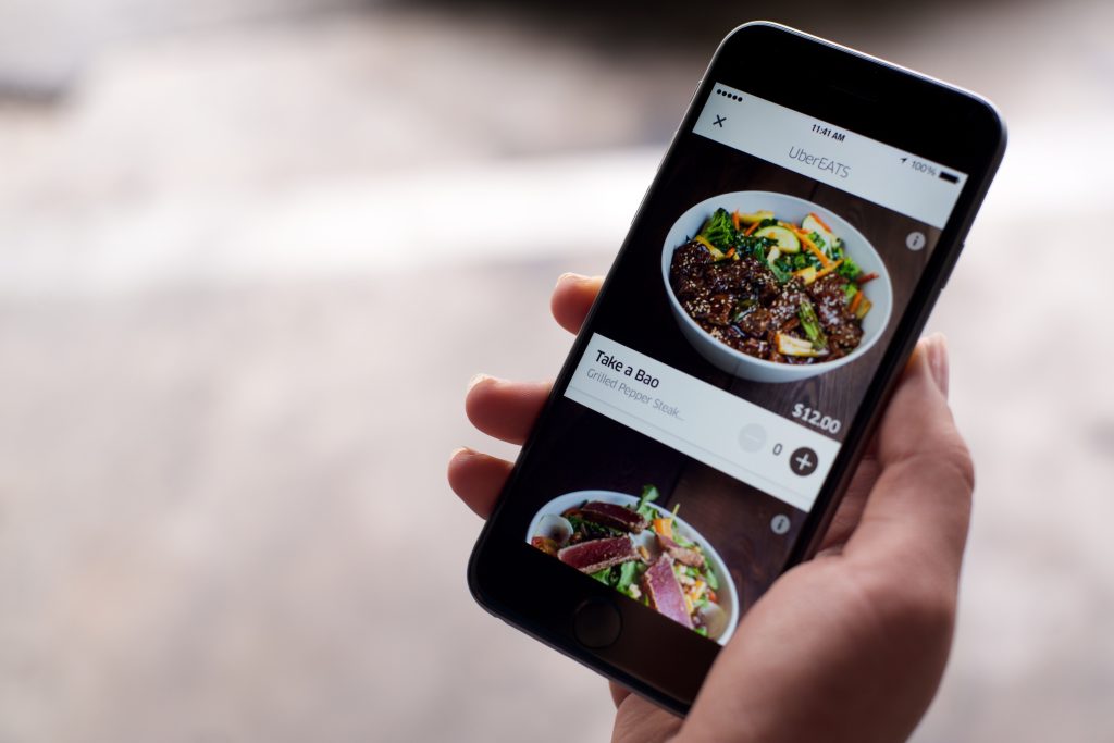 Immagine Insurtech, Axa e l’assicurazione per i corrieri di Uber Eats